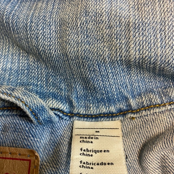 Levi’s button down jean jacket - Picture 5 of 10